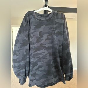 Lululemon oversized sweatshirt size 6